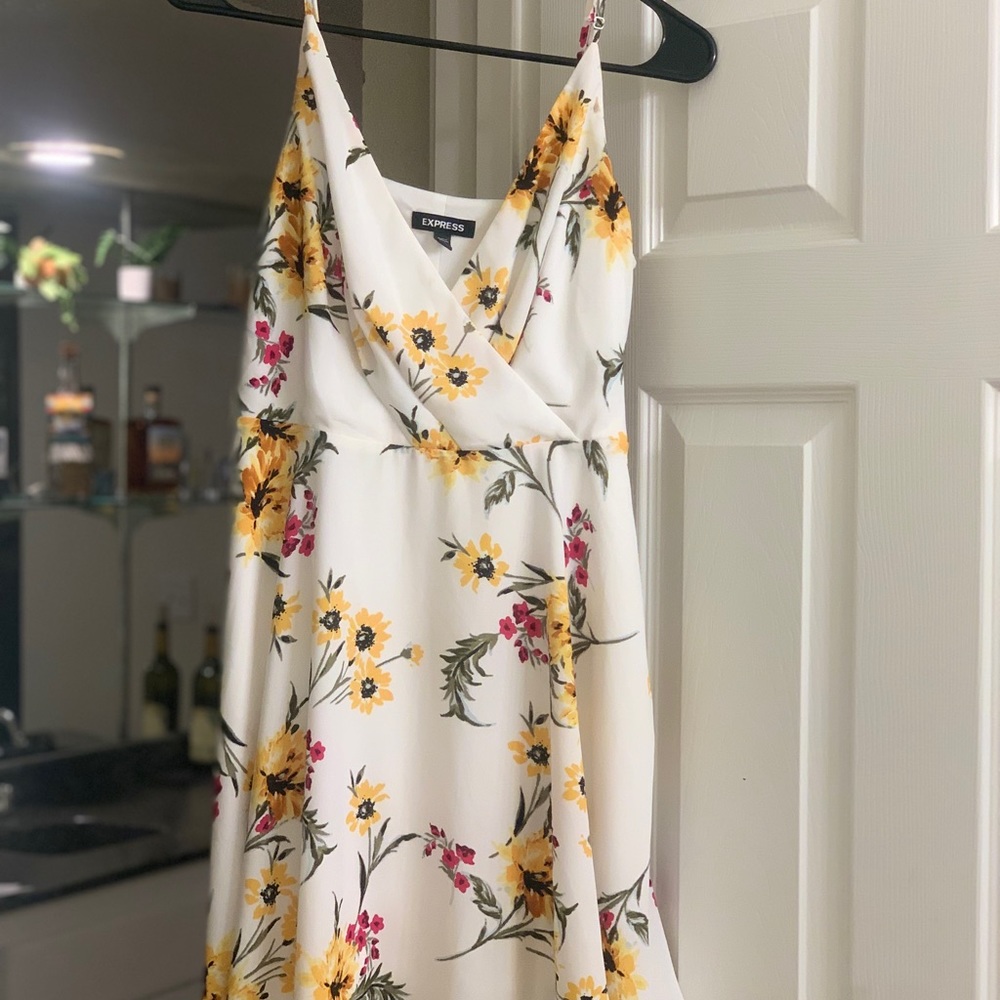EXPRESS Floral Dress 💐